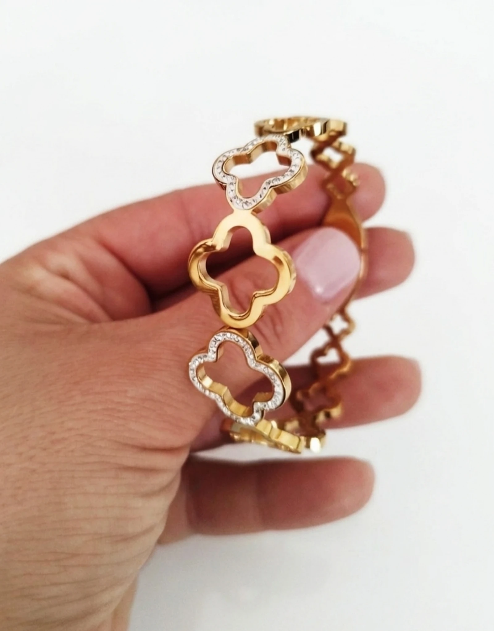 Pulseira trevo com brilhantes em aço inoxidável 